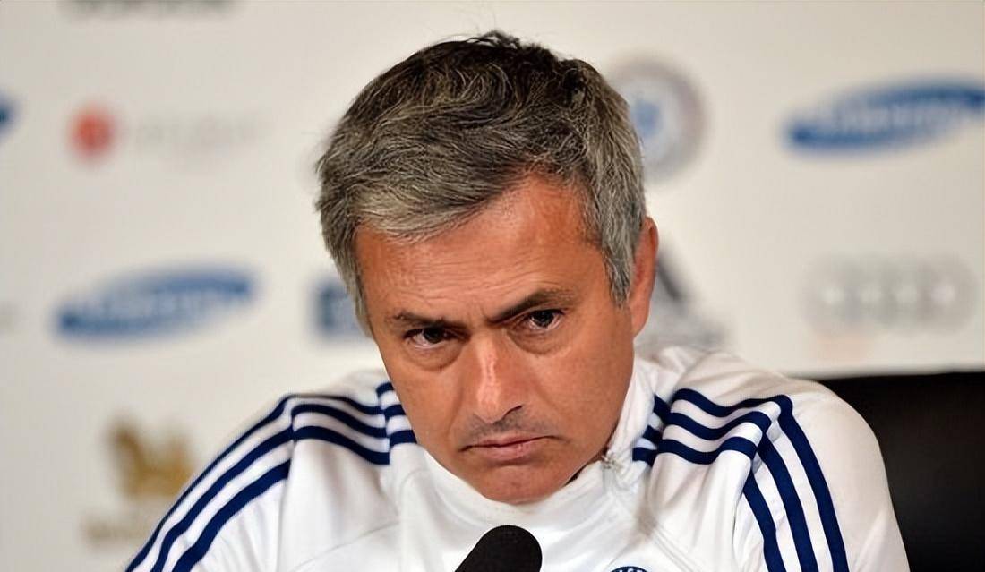 米乐官网官网-那不勒斯球迷赛后抨击裁判，质疑判罚公正性的简单介绍