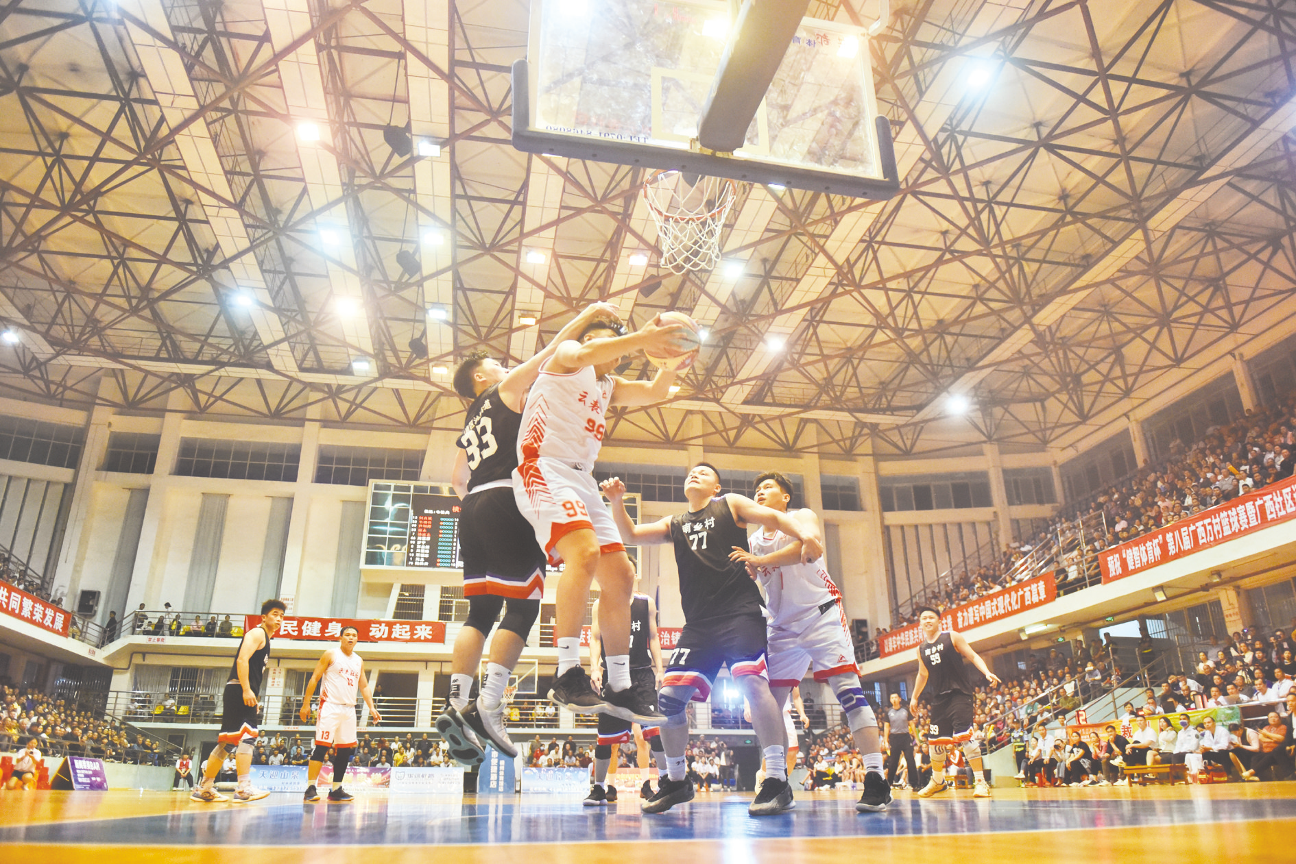 米乐-精彩盛宴！中国篮球联赛上演实力对抗